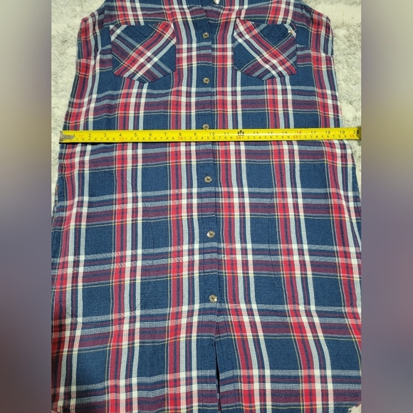 Tommy Hilfiger Sleeveless Plaid Button-Up Shirt - Picture 14 of 16